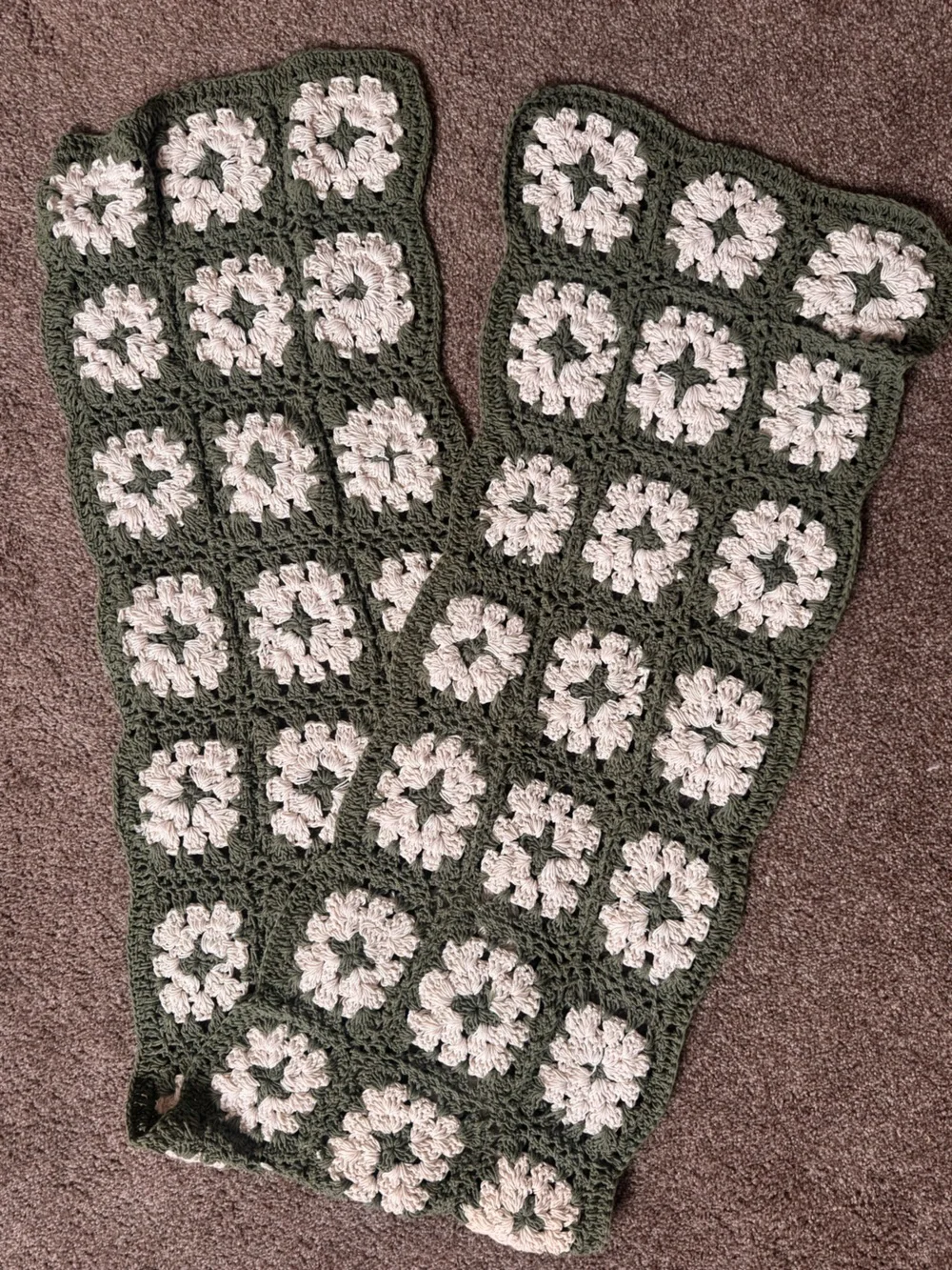 Crochet green/cream table runner